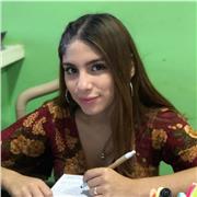 Profesora de historia, economía, sociología y literatura brinda acompañamiento académico a niños y adolescentes